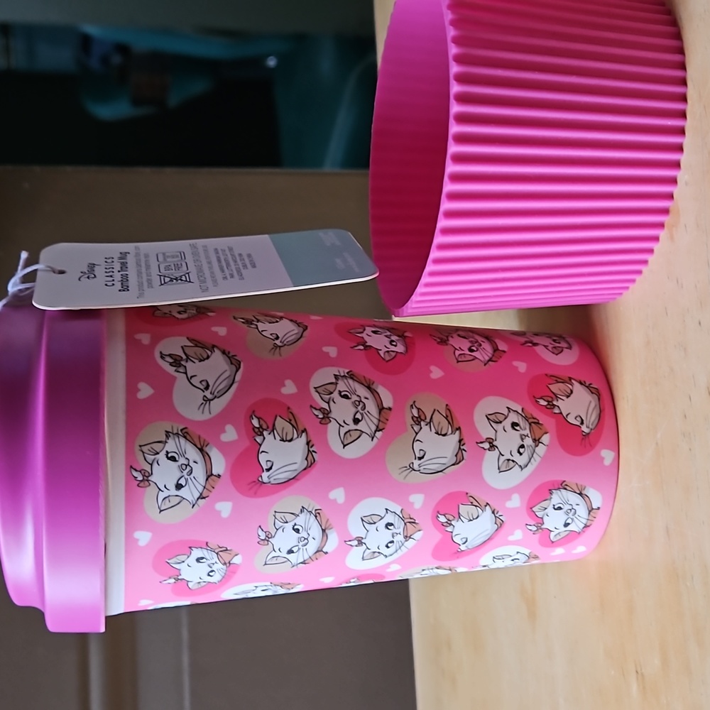 DISNEY MARIE TRAVEL MUG - Picture 7 of 8